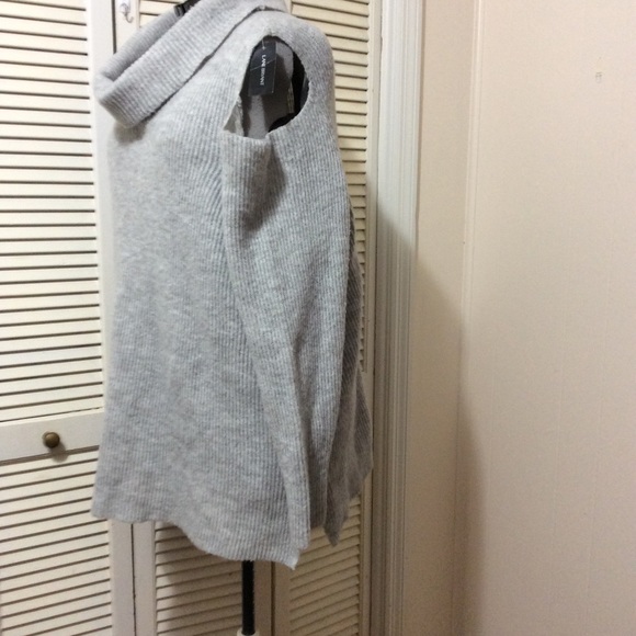 Lane Bryant cold shoulder sweater sz 26/28 - Picture 2 of 5